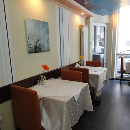 Relax Comfort Отель Бухарест